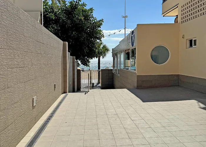 Estudio Con Sofa Cama Directamente En La Playa - Sin
